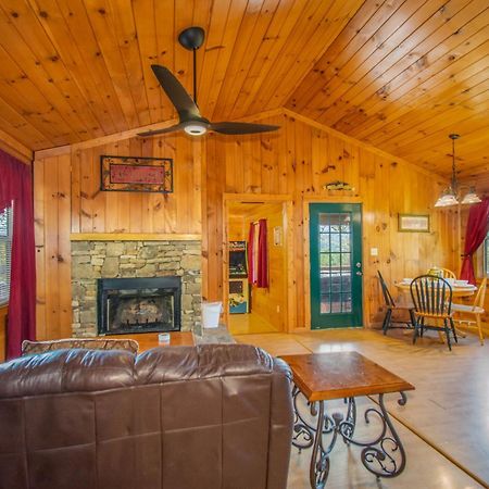 Ladybug Resort Romantic Cabin With Mountain Views, Game Room, Close To Dollywood Sevierville Exterior foto