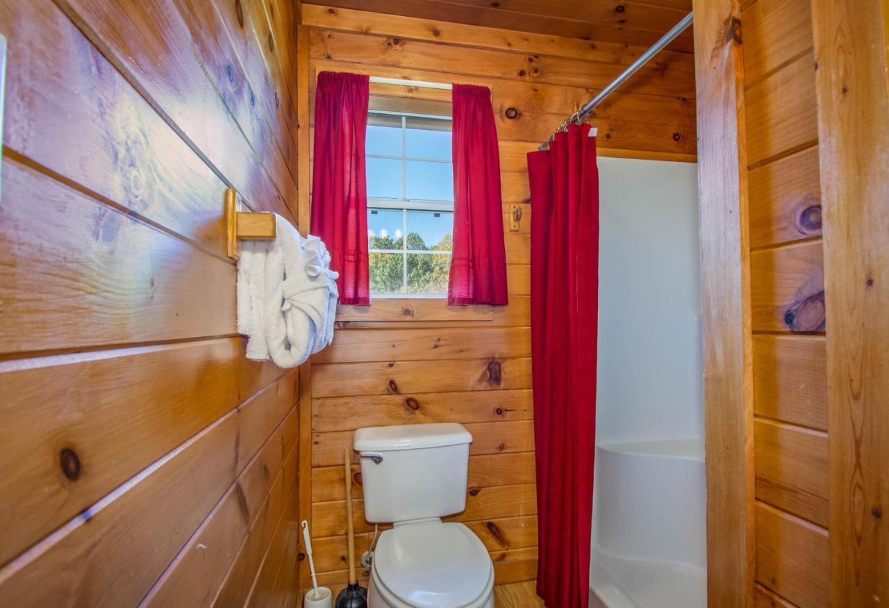 Ladybug Resort Romantic Cabin With Mountain Views, Game Room, Close To Dollywood Sevierville Exterior foto