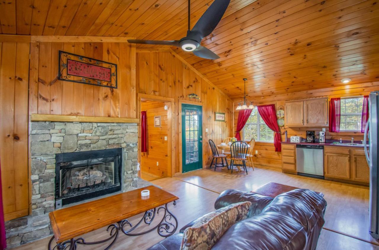 Ladybug Resort Romantic Cabin With Mountain Views, Game Room, Close To Dollywood Sevierville Exterior foto